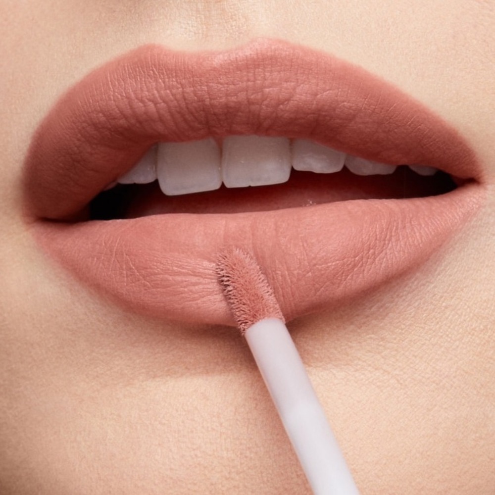 💋Buxom Full-On Plumping Lip Matte in shade Chill Night NWT NIB - Picture 4 of 11